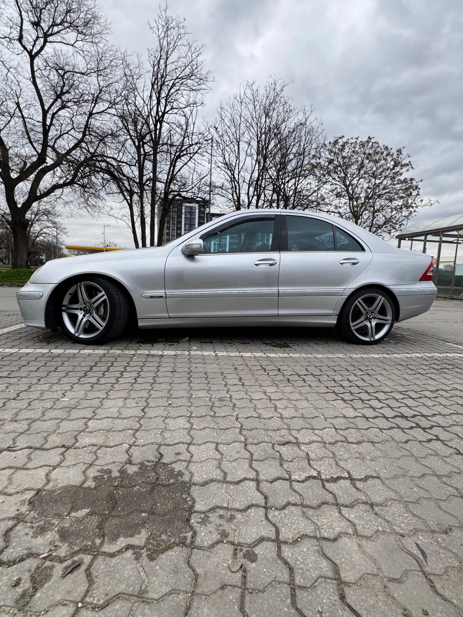Mercedes-Benz C 350, снимка 3 - Автомобили и джипове - 53979136