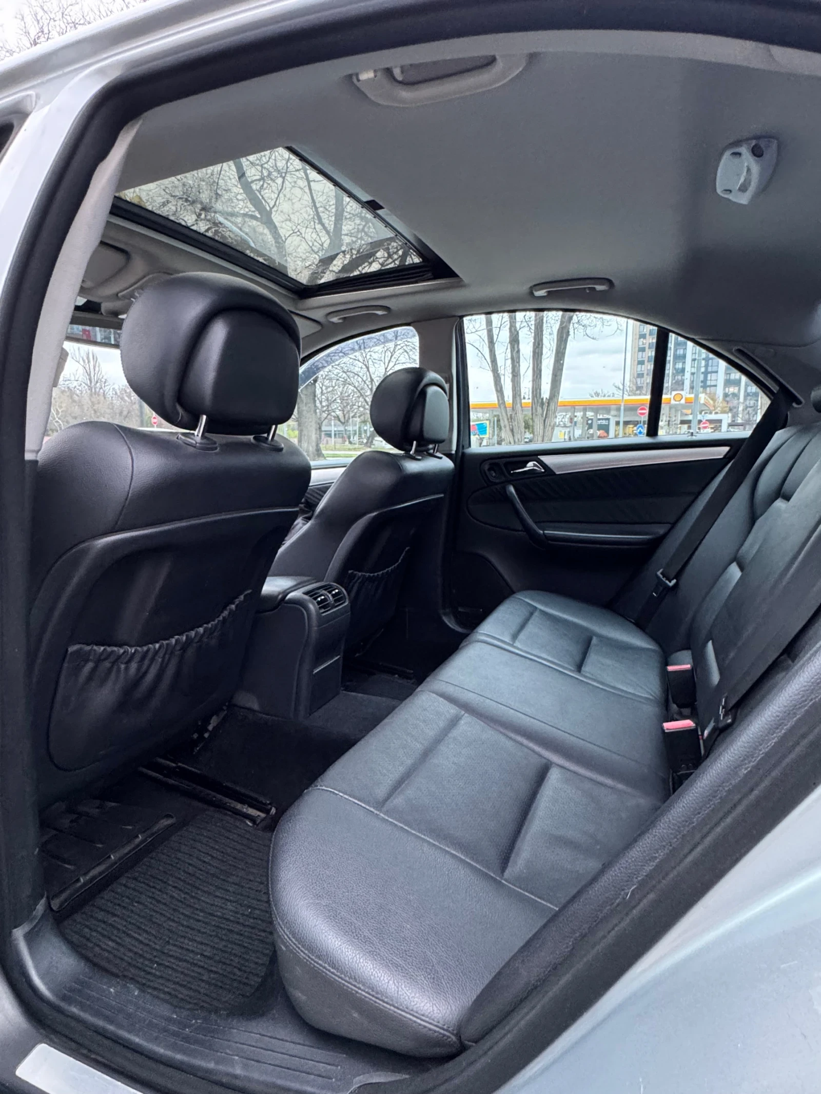 Mercedes-Benz C 350, снимка 9 - Автомобили и джипове - 53979136