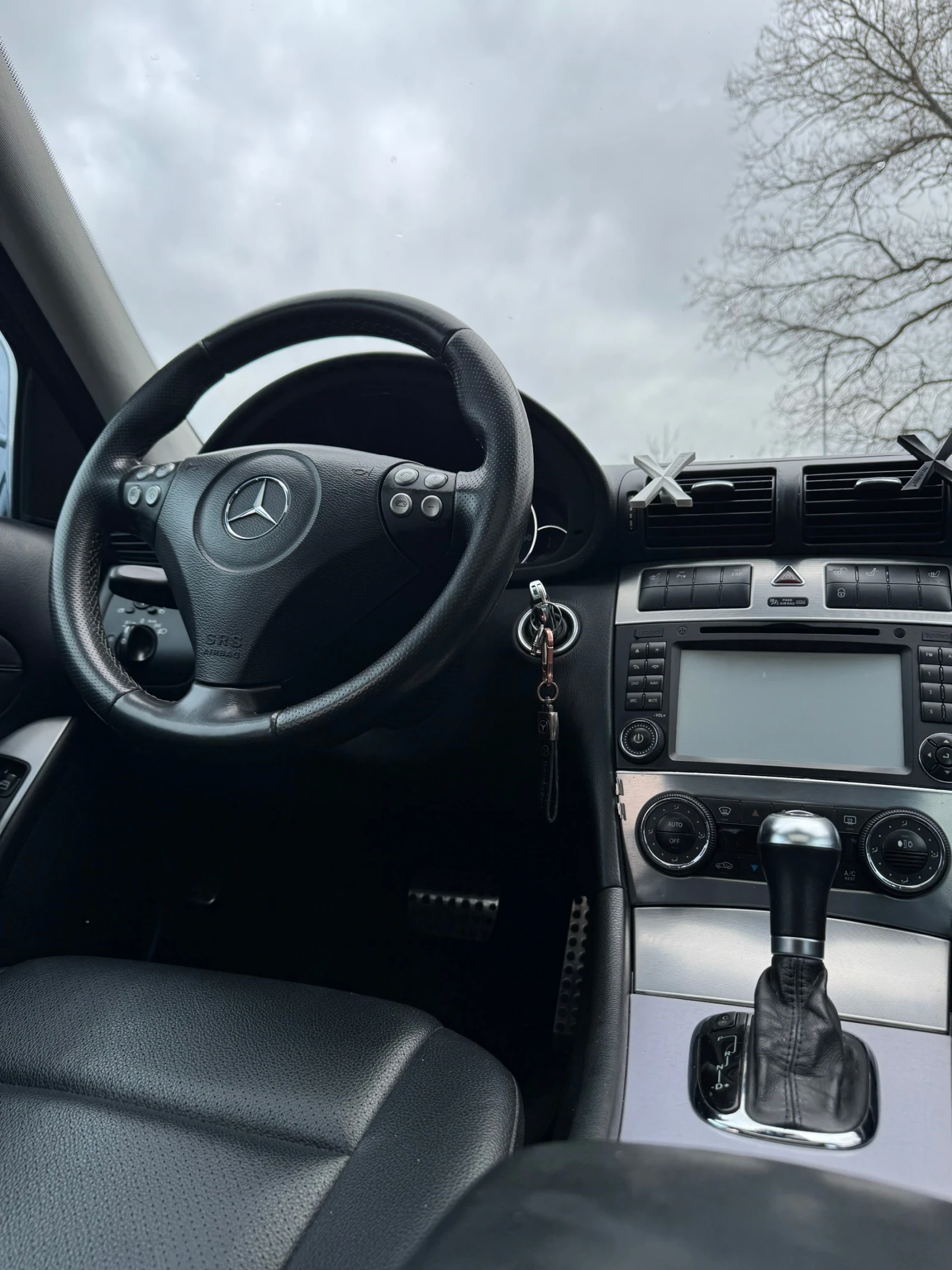 Mercedes-Benz C 350, снимка 6 - Автомобили и джипове - 53979136