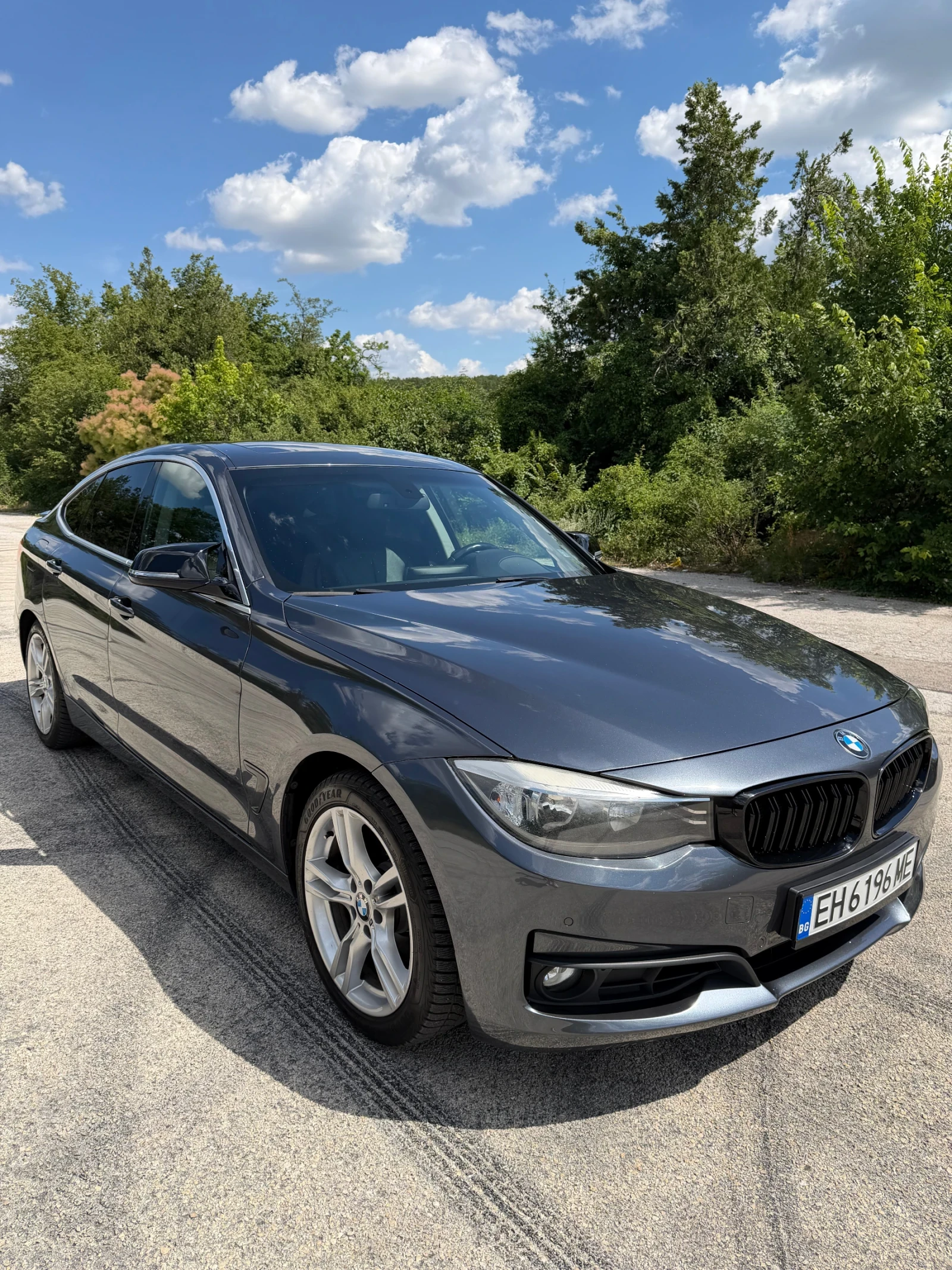 BMW 3gt 330d Панорама* Keyless* Обслужен* Пълна история, снимка 2 - Автомобили и джипове - 54482343