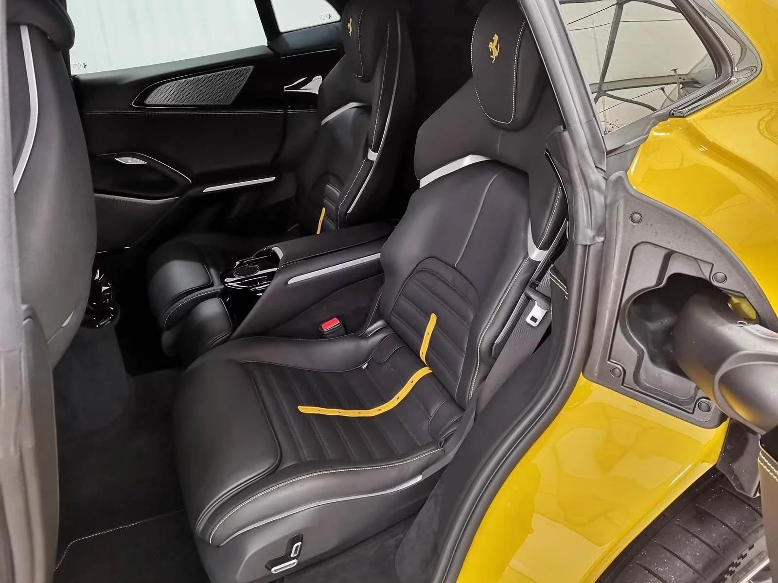 Ferrari Purosangue 6.5 V12/Lift/Камера 360/Massage/Matrix/, снимка 10 - Автомобили и джипове - 54101423