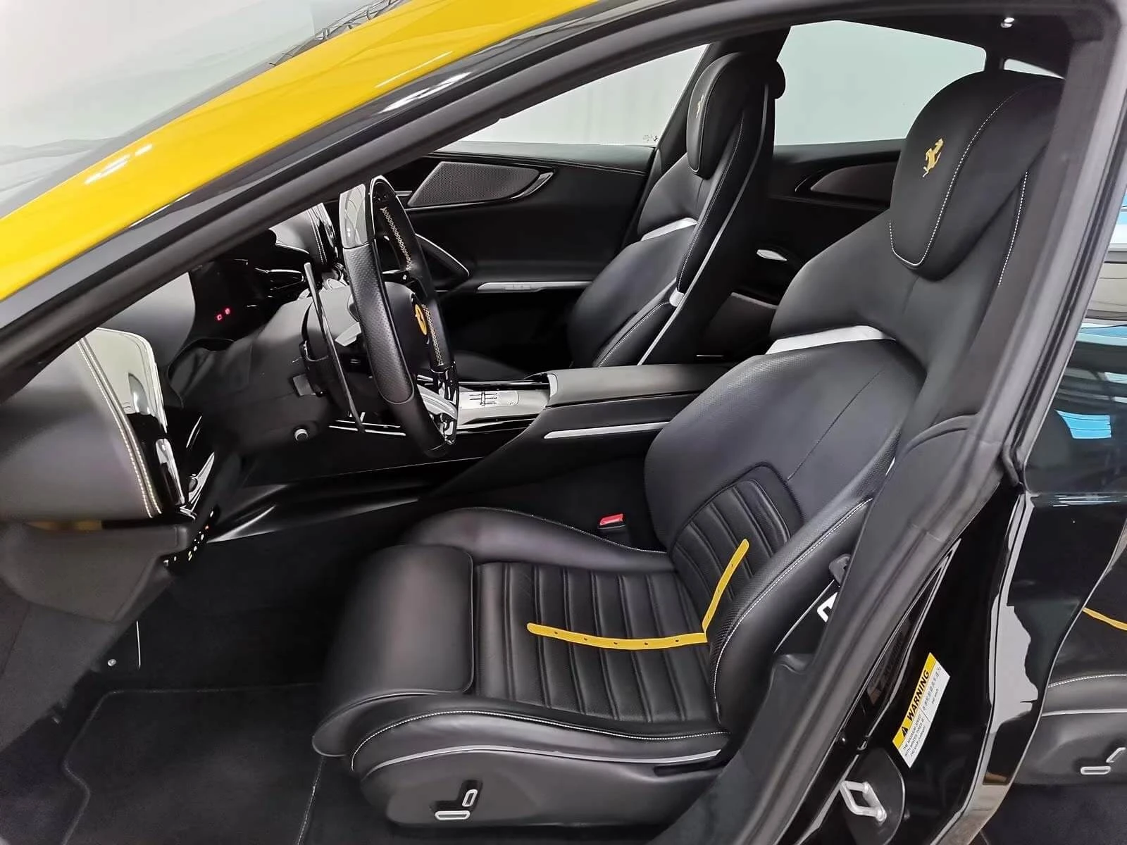 Ferrari Purosangue 6.5 V12/Lift/Камера 360/Massage/Matrix/, снимка 15 - Автомобили и джипове - 54101423