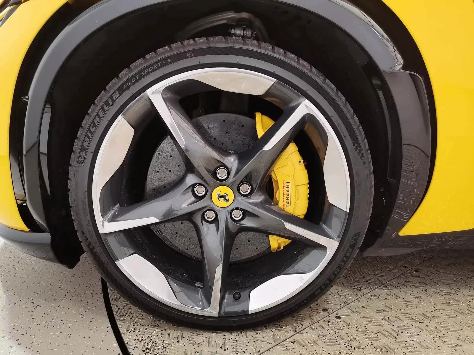 Ferrari Purosangue 6.5 V12/Lift/Камера 360/Massage/Matrix/, снимка 6 - Автомобили и джипове - 54101423