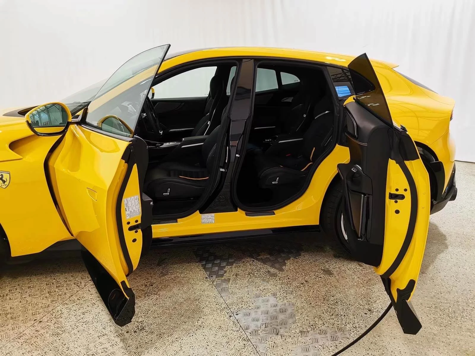 Ferrari Purosangue 6.5 V12/Lift/Камера 360/Massage/Matrix/, снимка 5 - Автомобили и джипове - 54101423