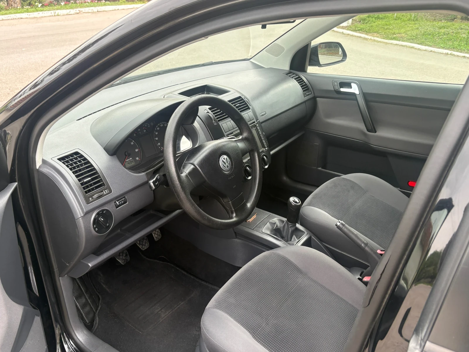VW Polo 1.2 i , снимка 9 - Автомобили и джипове - 54455527