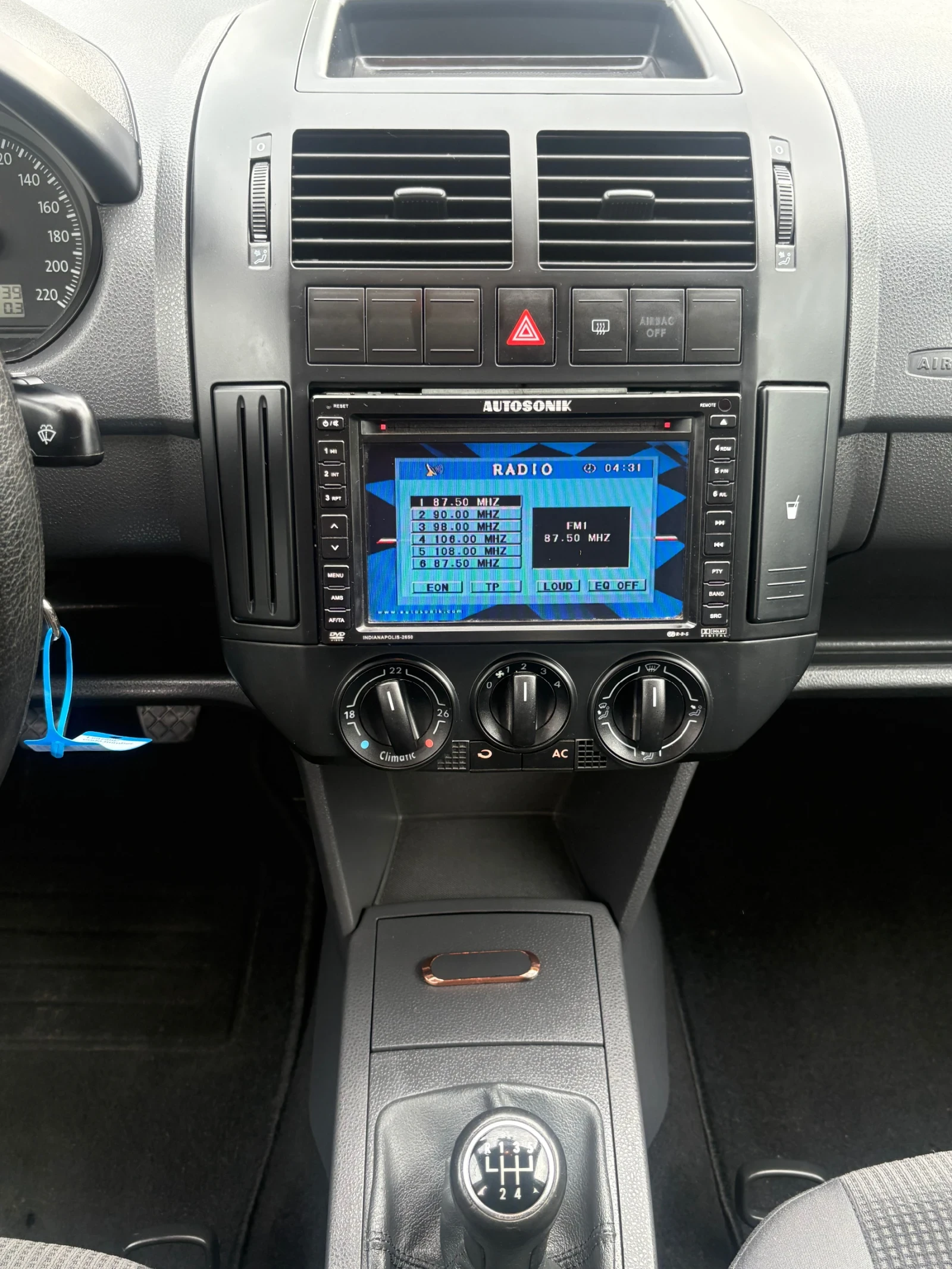 VW Polo 1.2 i , снимка 10 - Автомобили и джипове - 54455527