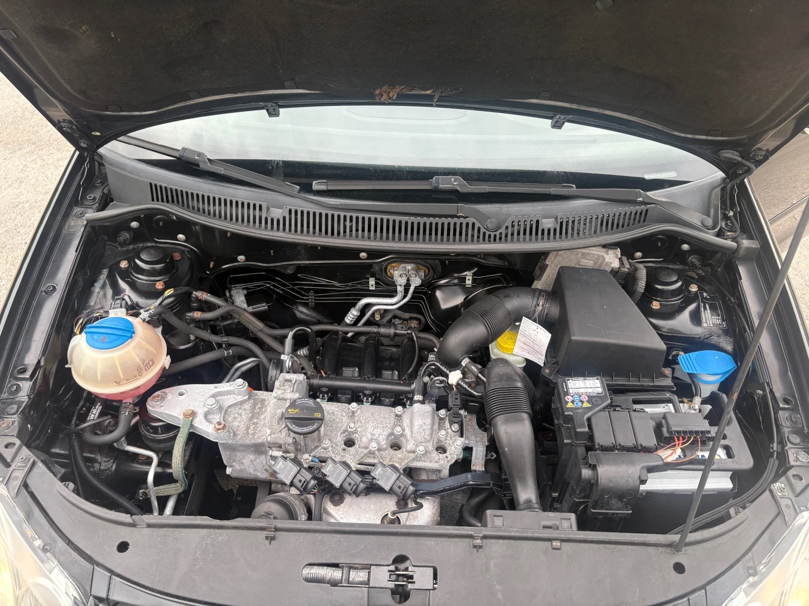 VW Polo 1.2 i , снимка 16 - Автомобили и джипове - 54455527