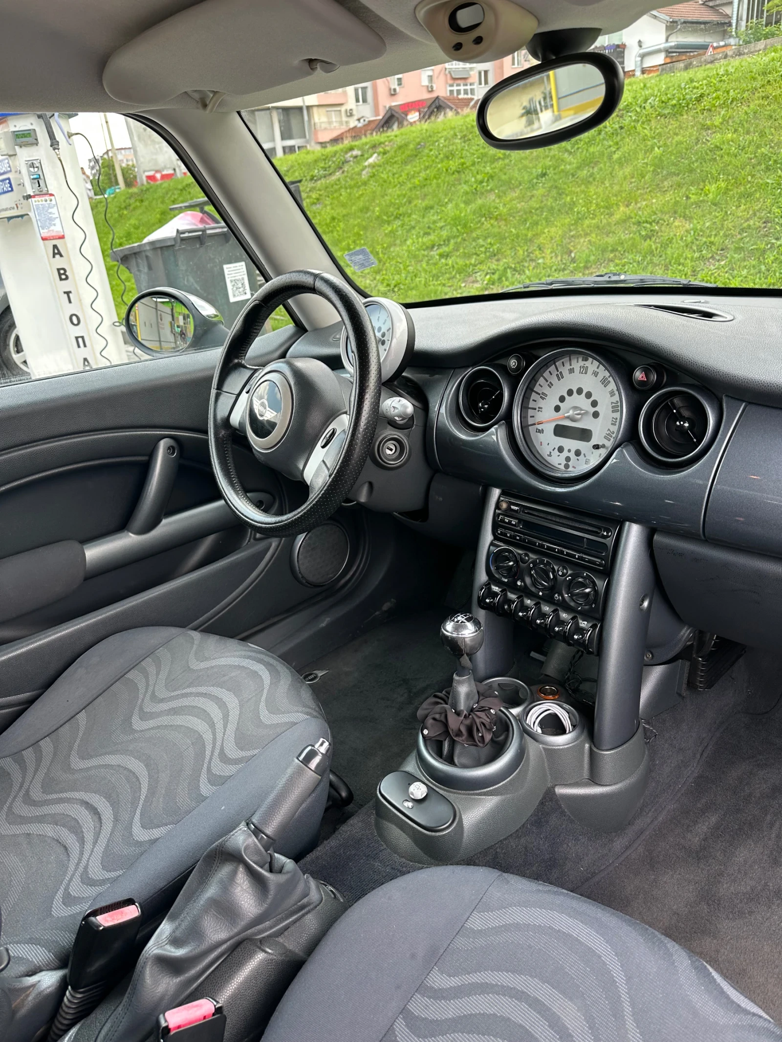 Mini One 1.6i , снимка 6 - Автомобили и джипове - 54799764