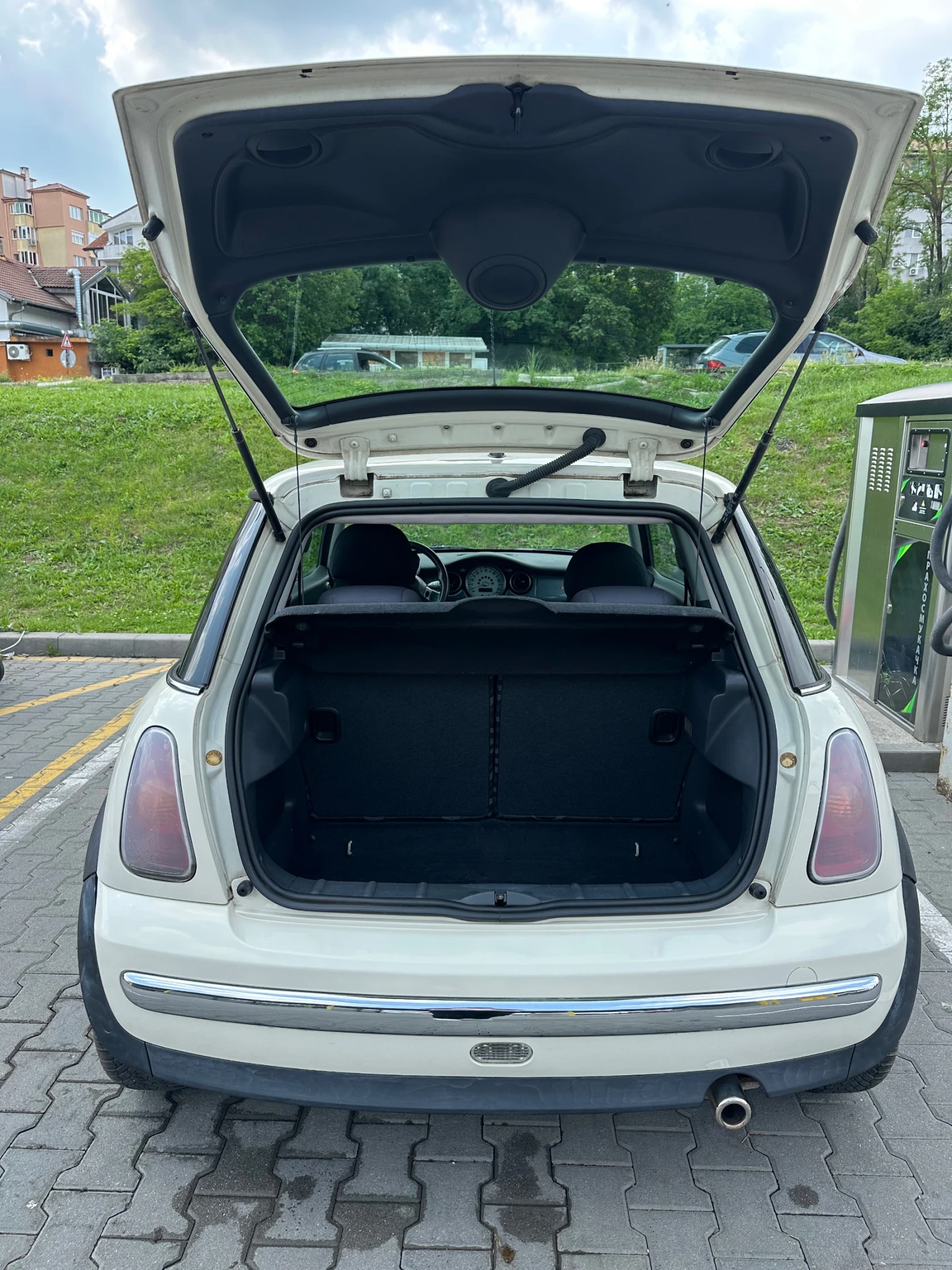 Mini One 1.6i , снимка 12 - Автомобили и джипове - 54799764