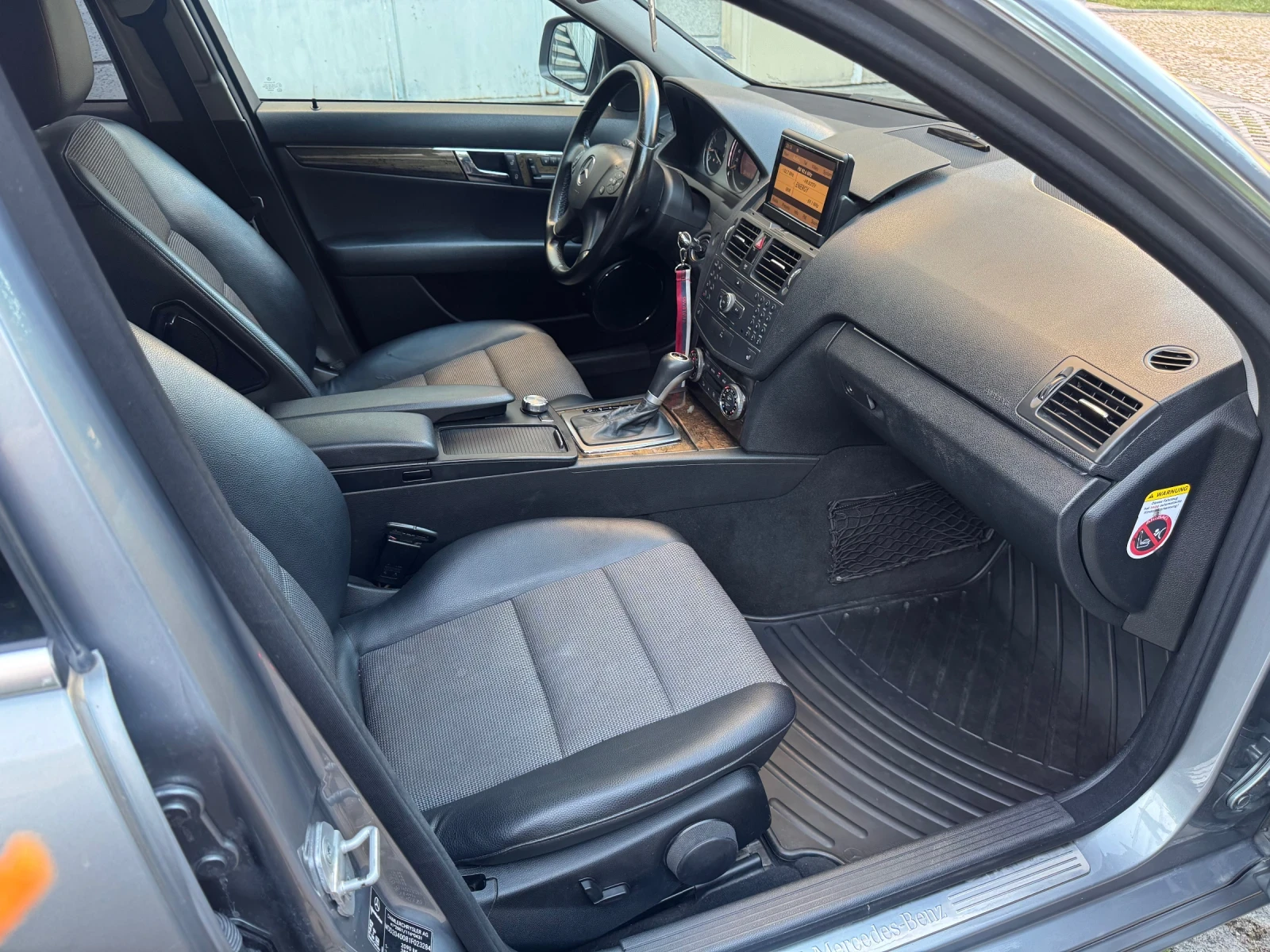 Mercedes-Benz C 220 CDI Avantgarde , снимка 12 - Автомобили и джипове - 55157144