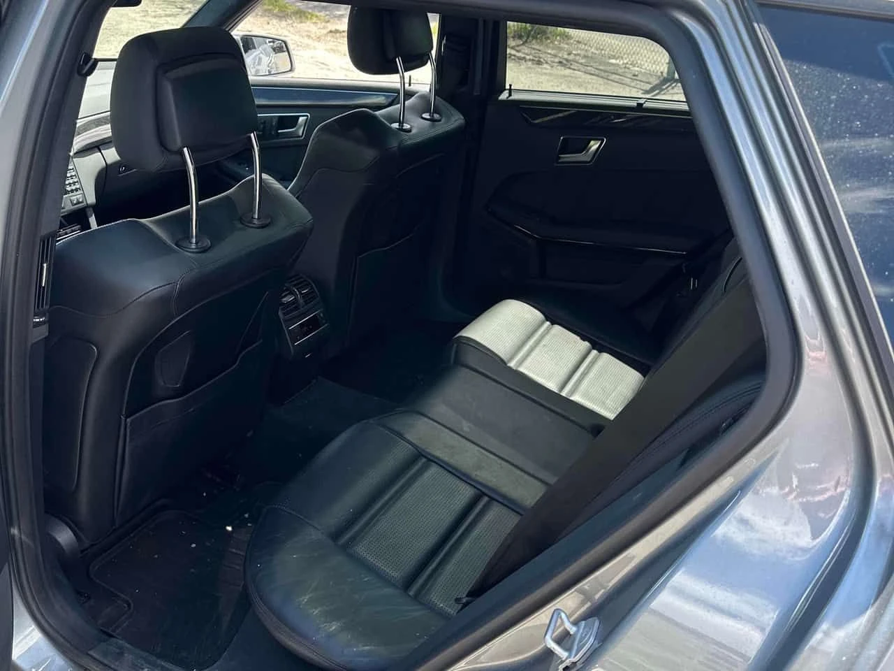 Mercedes-Benz E 63 AMG ПОДГРЕВ * ОБДУХВАНЕ * ПАНОРАМА * ПРЕДСТАВИТЕЛСТВО, снимка 13 - Автомобили и джипове - 55178008