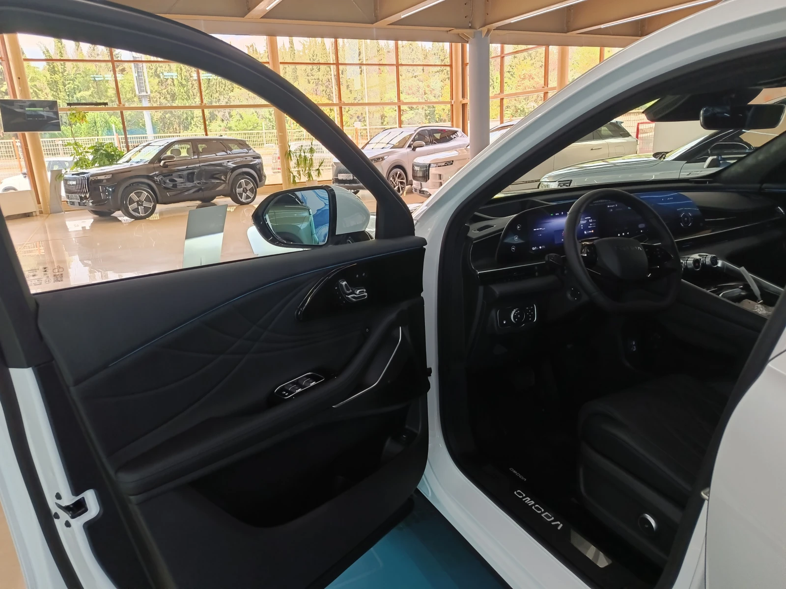 Omoda 9, снимка 12 - Автомобили и джипове - 55563031