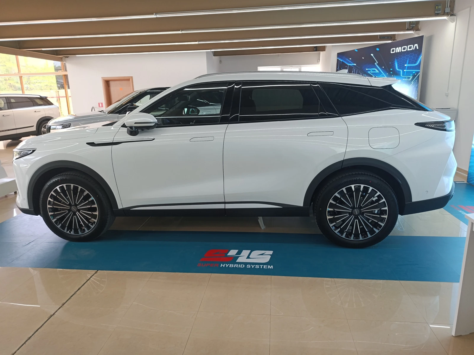 Omoda 9, снимка 8 - Автомобили и джипове - 55563031