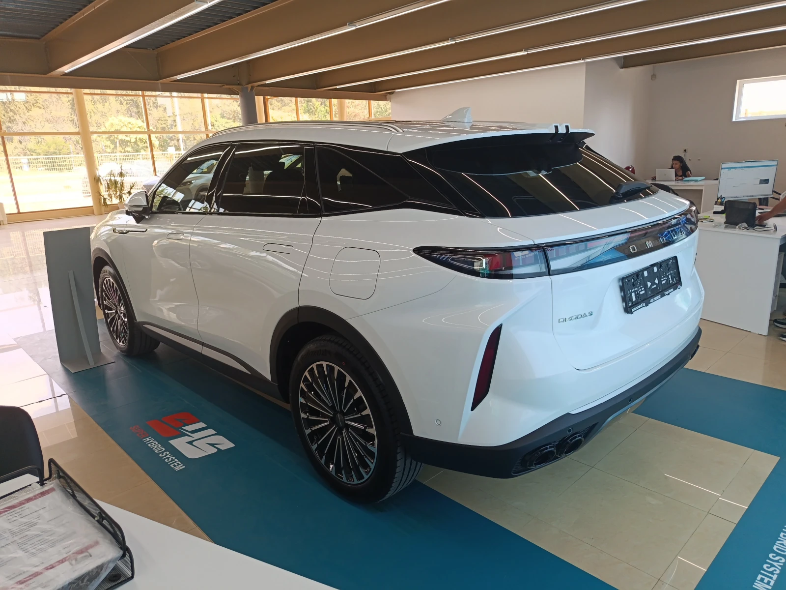 Omoda 9, снимка 7 - Автомобили и джипове - 55563031