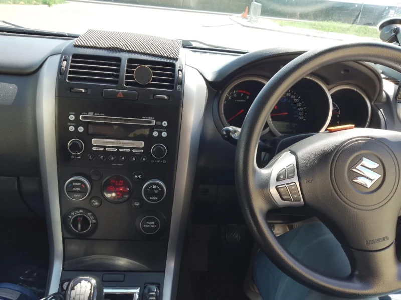 Suzuki Grand vitara 2.4 десен волан, снимка 10 - Автомобили и джипове - 50953278