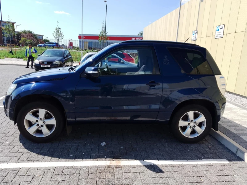 Suzuki Grand vitara 2.4 десен волан, снимка 4 - Автомобили и джипове - 50953278
