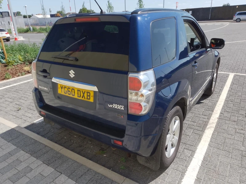Suzuki Grand vitara 2.4 десен волан, снимка 9 - Автомобили и джипове - 50953278