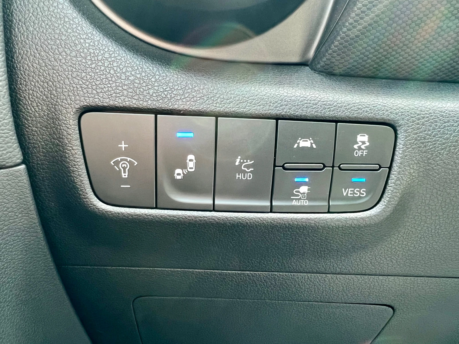Hyundai Kona 64kWh | 204 PS | PREMIUM | SOH100%, снимка 15 - Автомобили и джипове - 54725243
