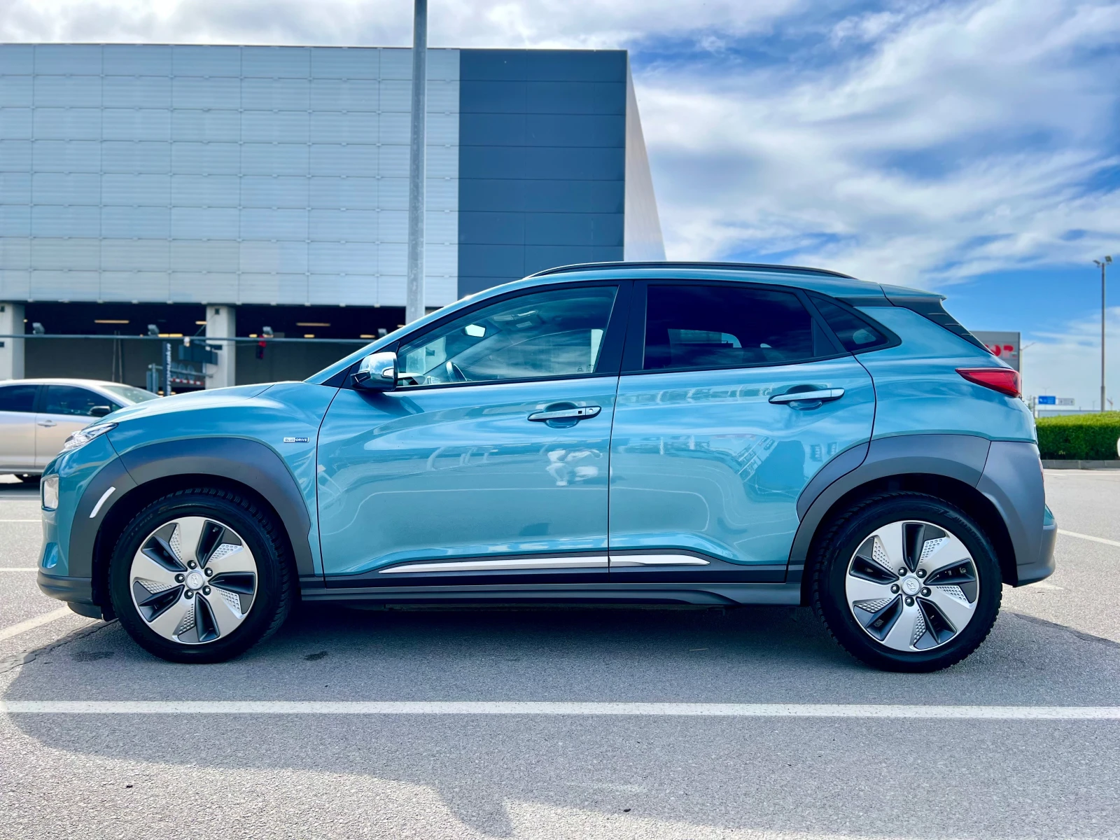Hyundai Kona 64kWh | 204 PS | PREMIUM | SOH100%, снимка 4 - Автомобили и джипове - 54725243