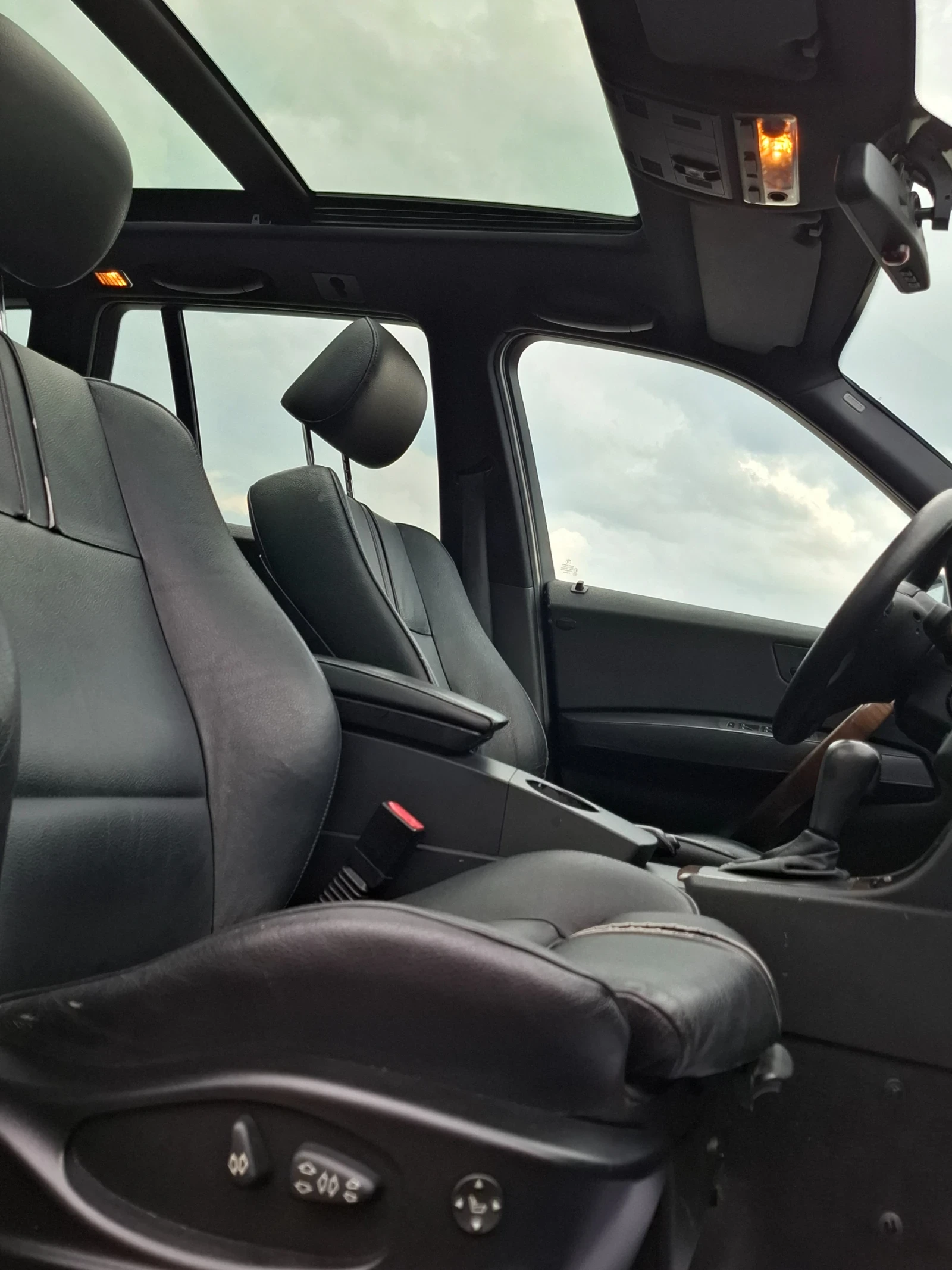 BMW X3 3.0i* (231кс)* ПАНОРАМА* AВТОМАТ* НАВИ* ФУЛ* * , снимка 17 - Автомобили и джипове - 54803298