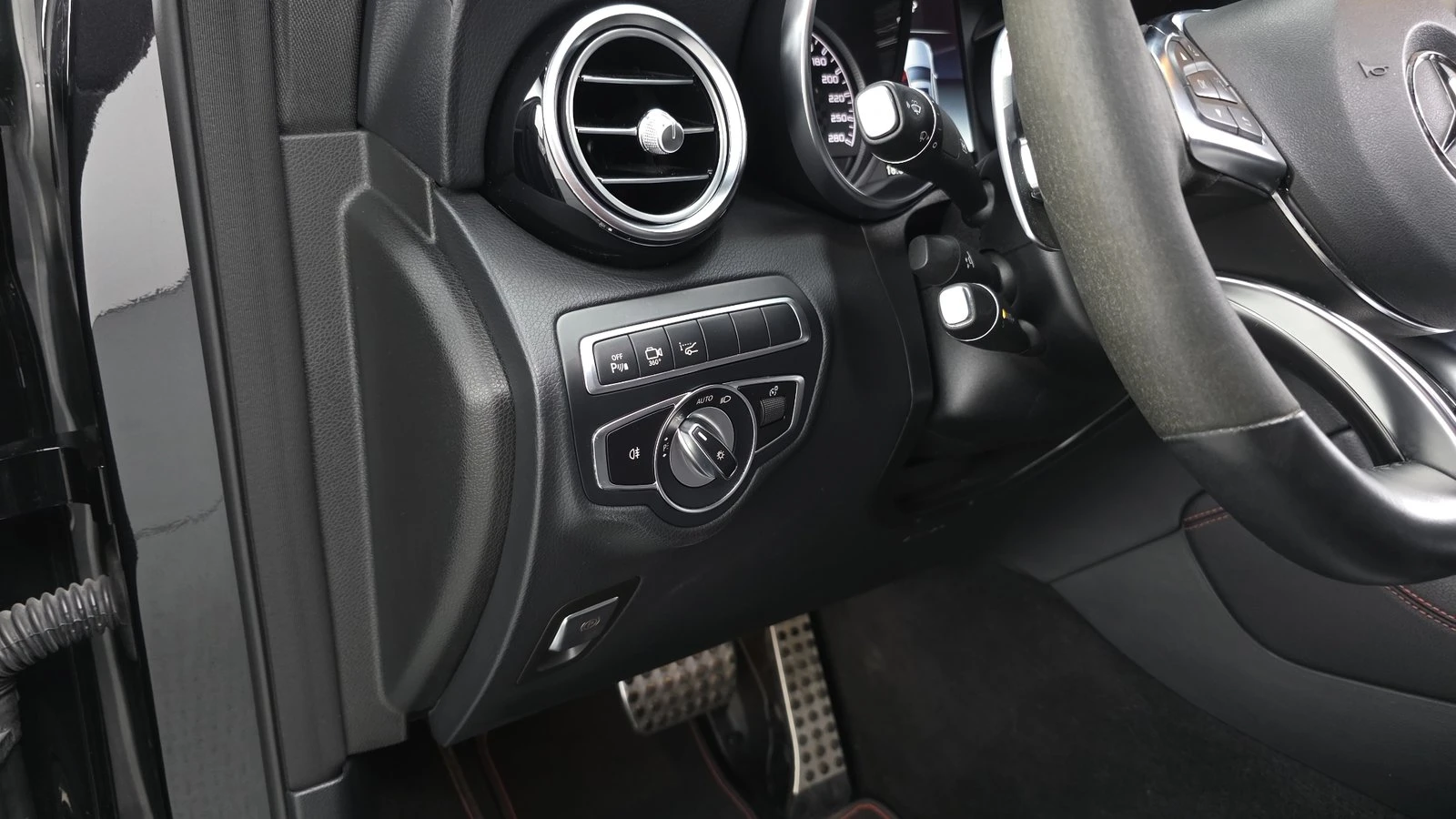 Mercedes-Benz GLC 43 AMG ЛЮК* HUD* 360* KEYLESS* ЕЛ. БАГАЖНИК* КРАЙНА ЦЕНА, снимка 13 - Автомобили и джипове - 55271886