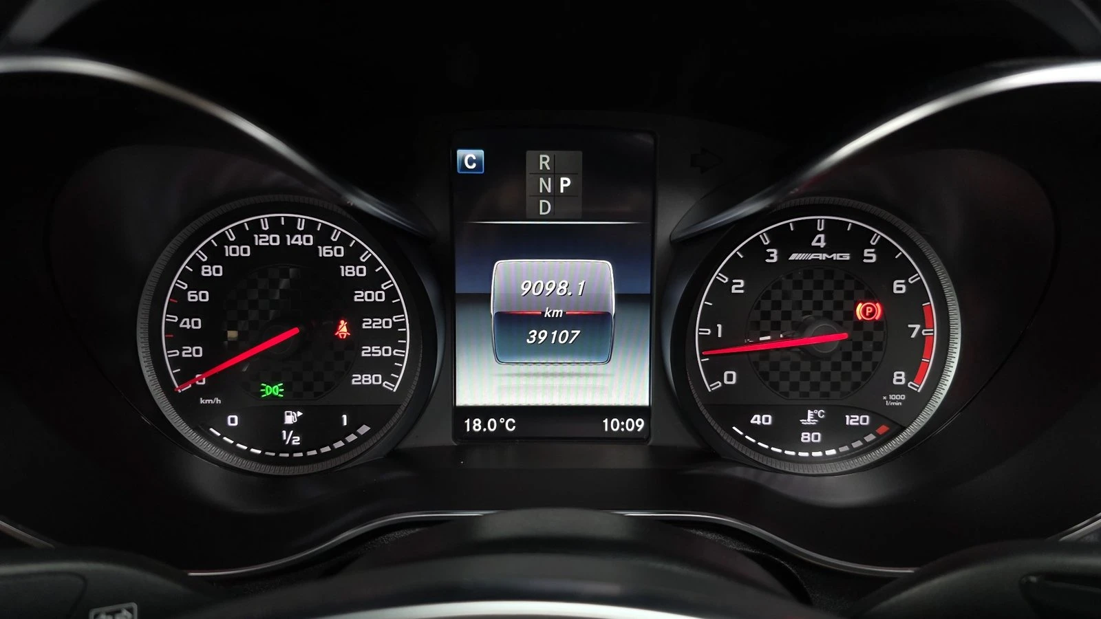 Mercedes-Benz GLC 43 AMG ЛЮК* HUD* 360* KEYLESS* ЕЛ. БАГАЖНИК* КРАЙНА ЦЕНА, снимка 8 - Автомобили и джипове - 55271886