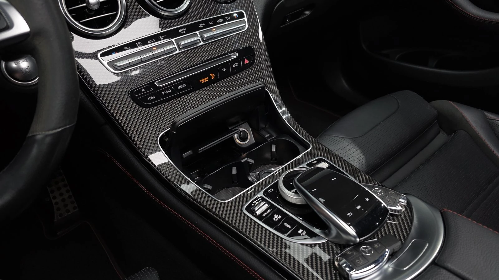 Mercedes-Benz GLC 43 AMG ЛЮК* HUD* 360* KEYLESS* ЕЛ. БАГАЖНИК* КРАЙНА ЦЕНА, снимка 17 - Автомобили и джипове - 55271886