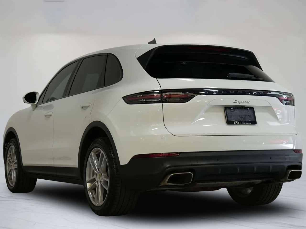 Porsche Cayenne PREMIUM PLUS | PANO | BOSE | 20" CARFAX, снимка 4 - Автомобили и джипове - 56223819