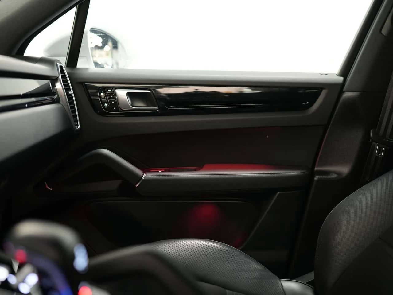 Porsche Cayenne PREMIUM PLUS | PANO | BOSE | 20" CARFAX, снимка 15 - Автомобили и джипове - 56223819