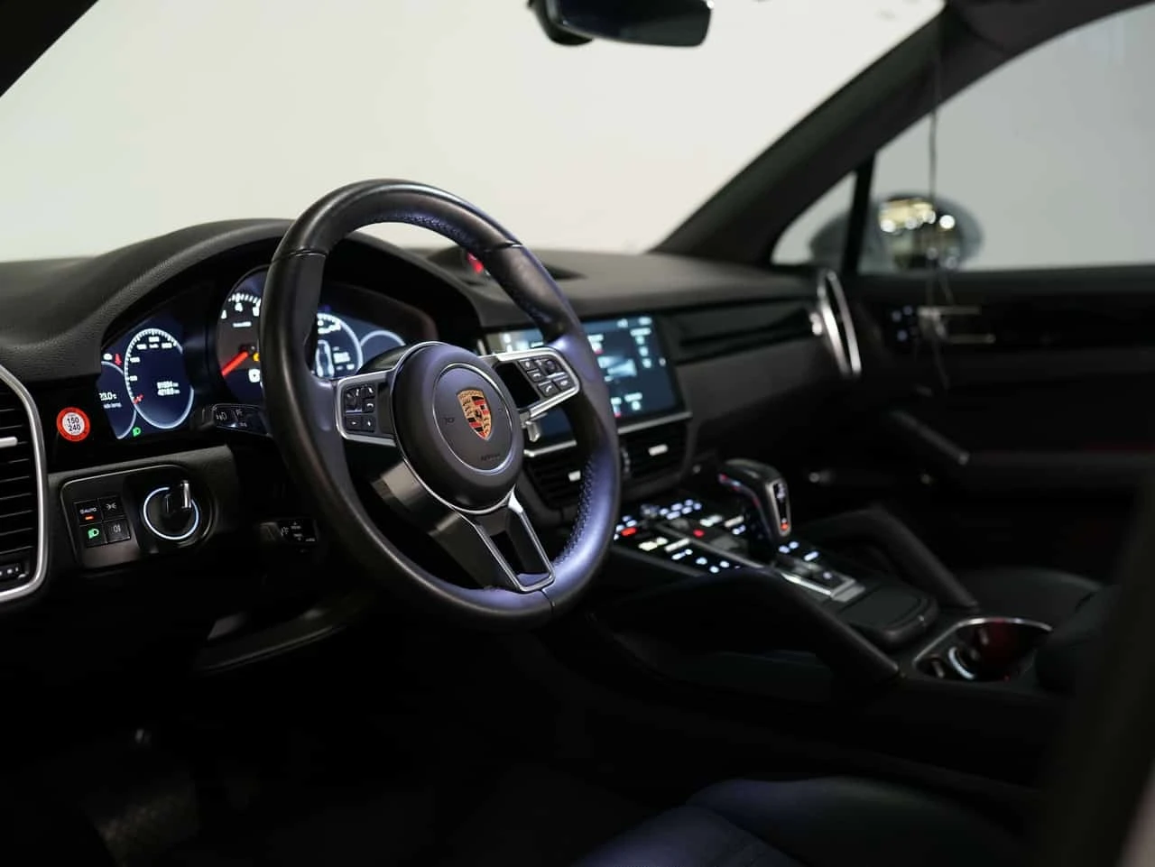 Porsche Cayenne PREMIUM PLUS | PANO | BOSE | 20" CARFAX, снимка 6 - Автомобили и джипове - 56223819