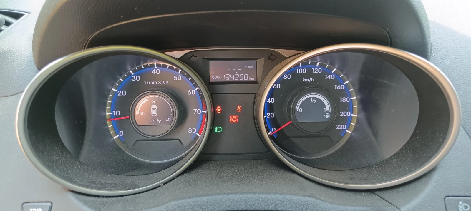 Hyundai IX35, снимка 3 - Автомобили и джипове - 56551305