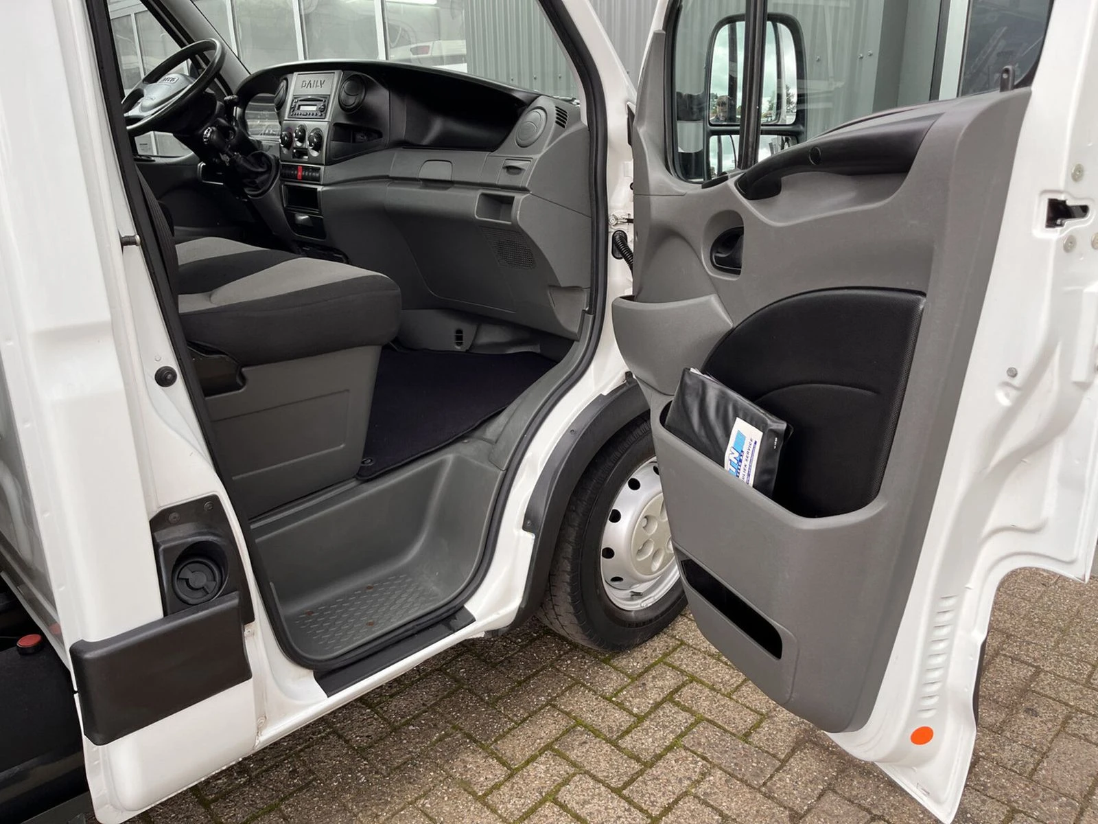 Iveco Daily 35S14G 345 136ps BTW CNG * UniRent*  | Mobile.bg � ����������� 13