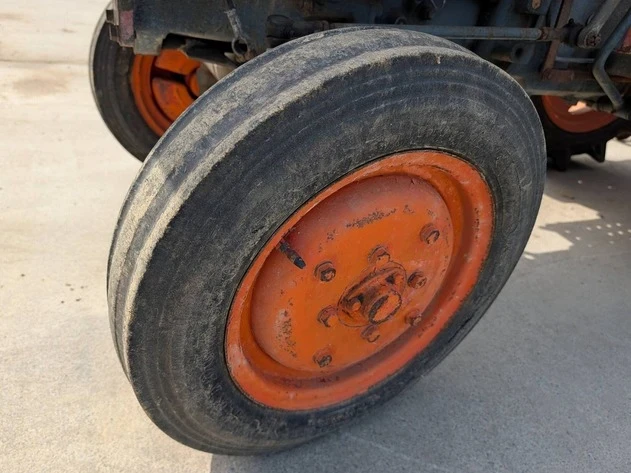 Трактор Kubota, снимка 7 - Селскостопанска техника - 56260458