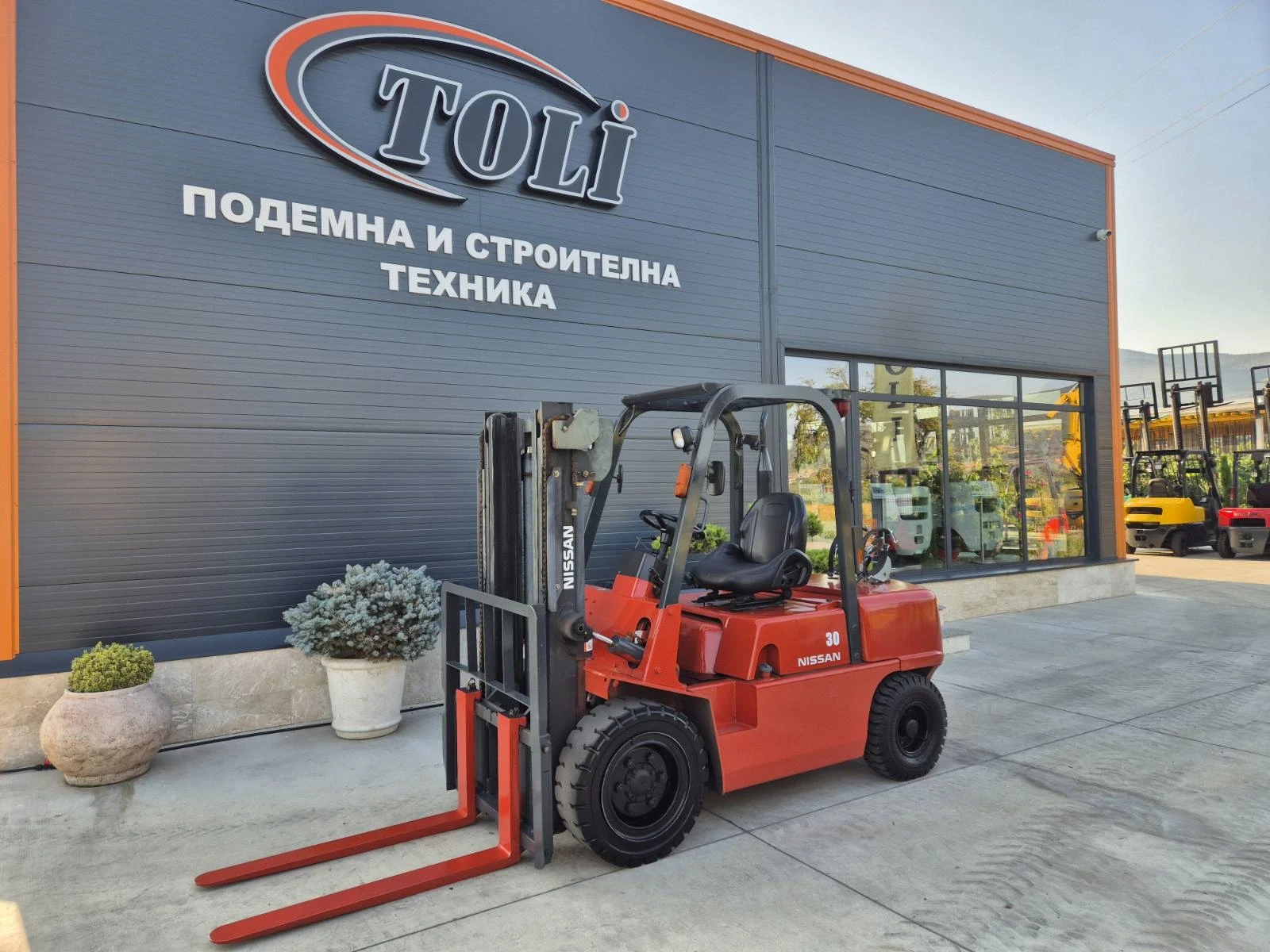 Мотокар Nissan * 3 тонен * АВТОМАТ * ГАЗ+ БЕНЗИН * ПАРНО * , снимка 1