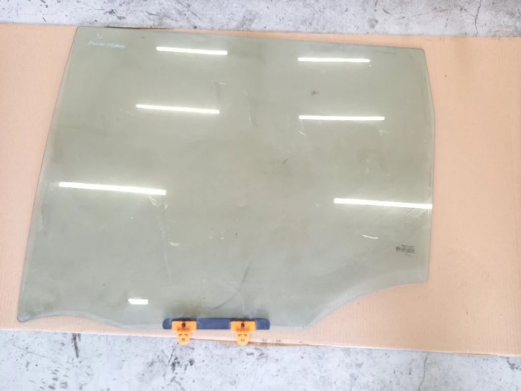 Стъкло задно ляво Нисан Терано (1)