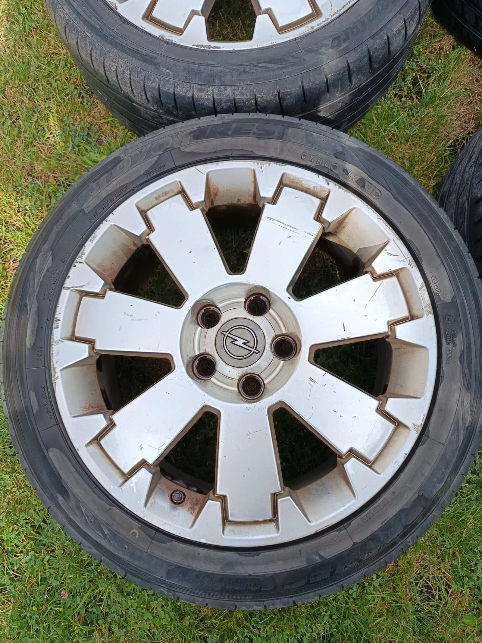 Гуми с джанти Toyo 225/45R17, снимка 2 - Гуми и джанти - 55342955