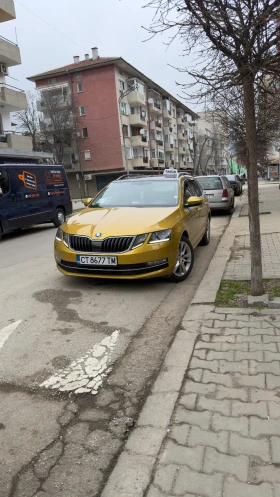 Skoda Octavia 1.6tdi Дистроник Топ състояние напълно обслужен, снимка 1