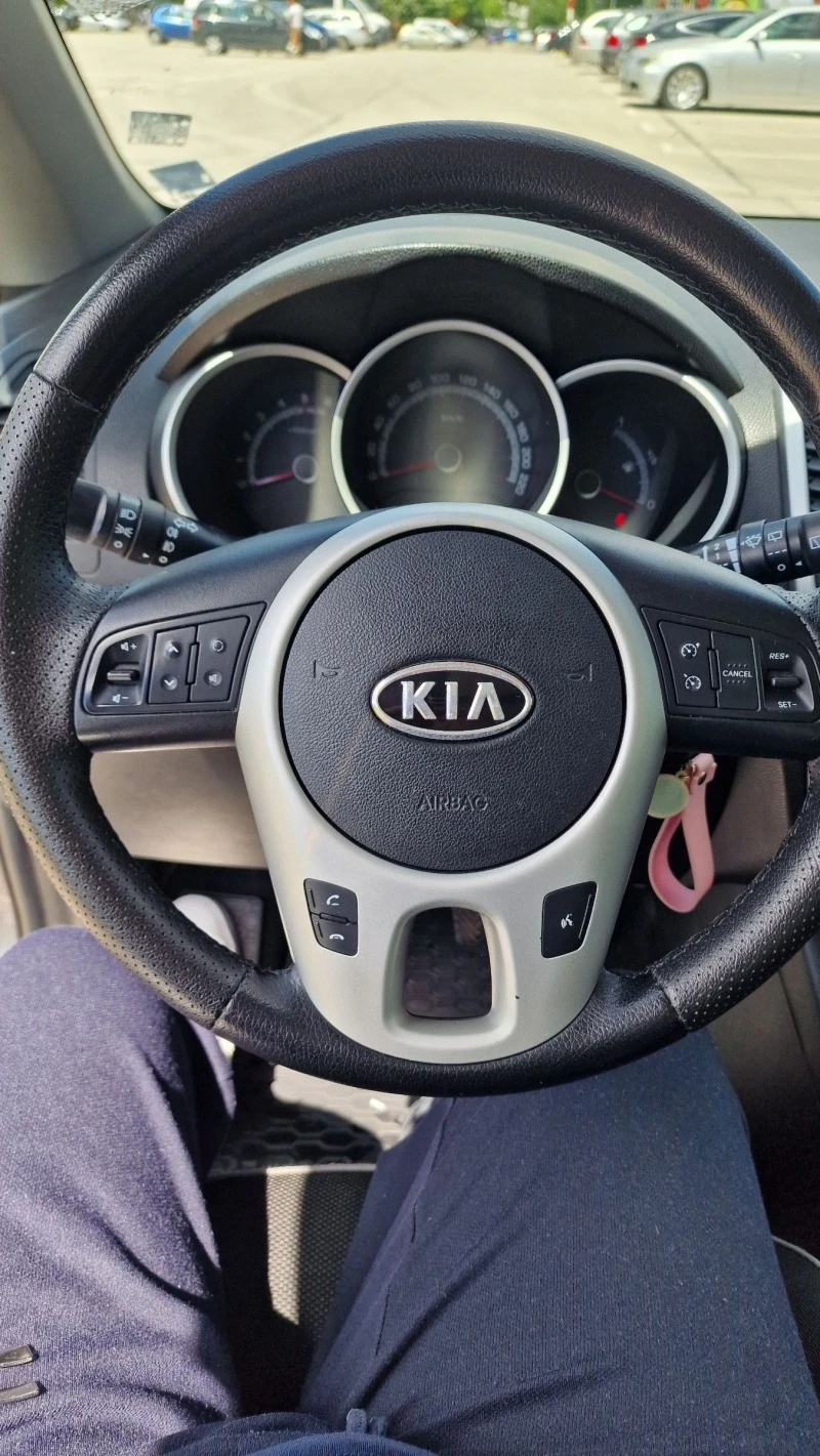 Kia Venga, снимка 9 - Автомобили и джипове - 47641884