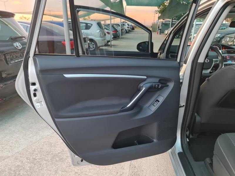 Toyota Verso 2.0 D4D Панорама Navi Камера, снимка 8 - Автомобили и джипове - 47135119