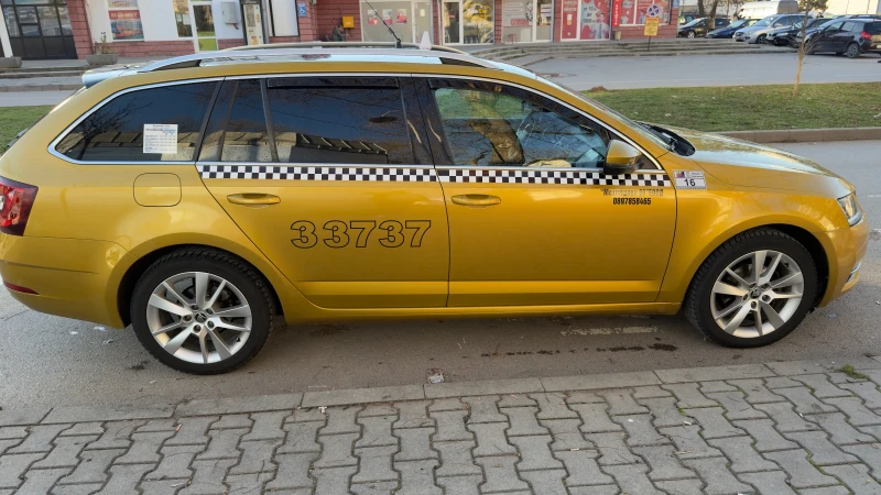 Skoda Octavia 1.6tdi Дистроник Топ състояние напълно обслужен, снимка 12 - Автомобили и джипове - 52282308
