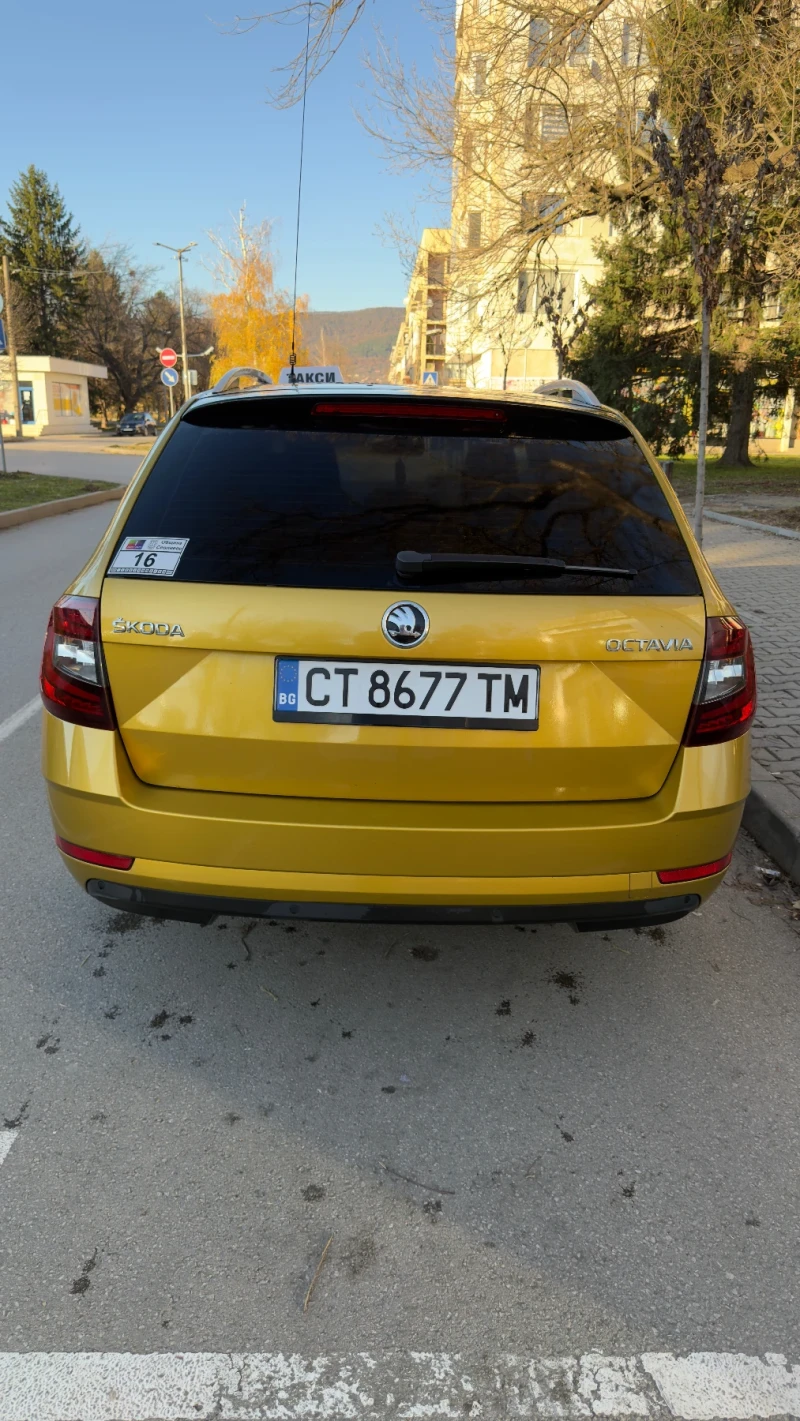 Skoda Octavia 1.6tdi Дистроник Топ състояние напълно обслужен, снимка 16 - Автомобили и джипове - 52282308