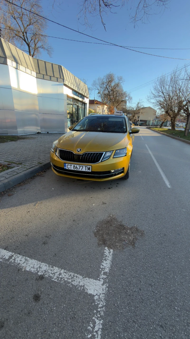 Skoda Octavia 1.6tdi Дистроник Топ състояние напълно обслужен, снимка 15 - Автомобили и джипове - 52282308