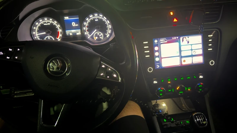 Skoda Octavia 1.6tdi Дистроник Топ състояние напълно обслужен, снимка 4 - Автомобили и джипове - 52282308