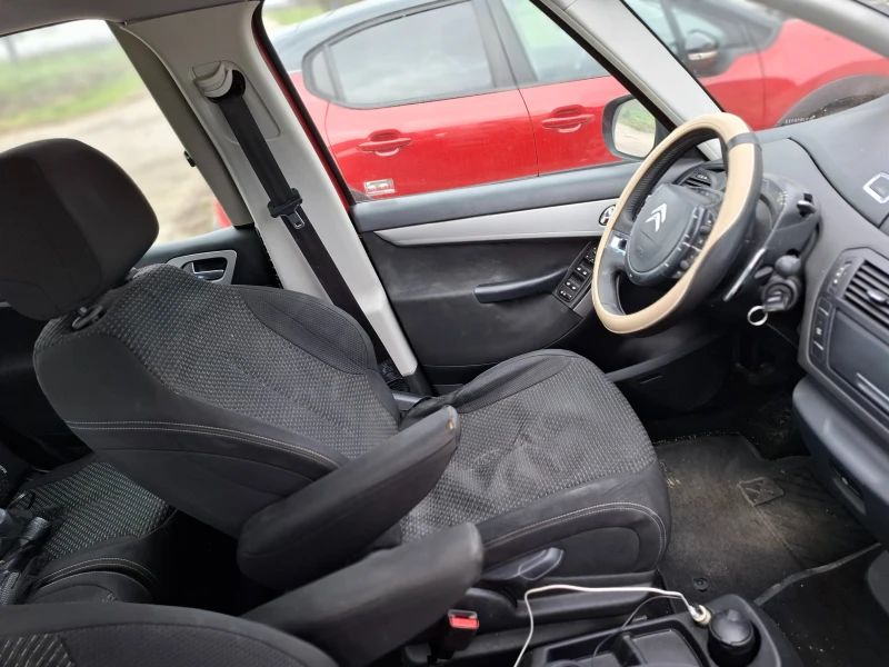 Citroen C4 Picasso facelift, снимка 8 - Автомобили и джипове - 52548858