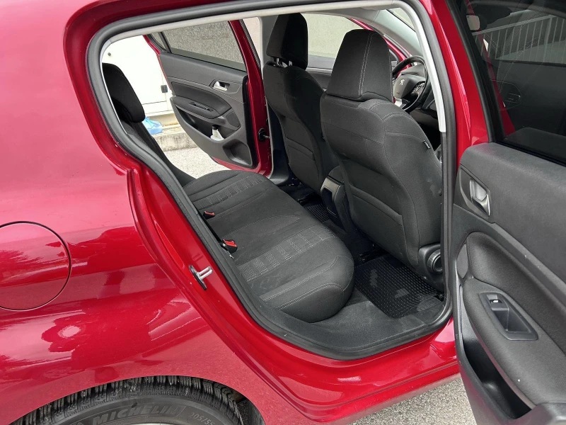 Peugeot 308 ACTIVE PURETECH ГАРАЖНA С ВСИЧКИ ЕКСТРИ , снимка 12 - Автомобили и джипове - 53077453