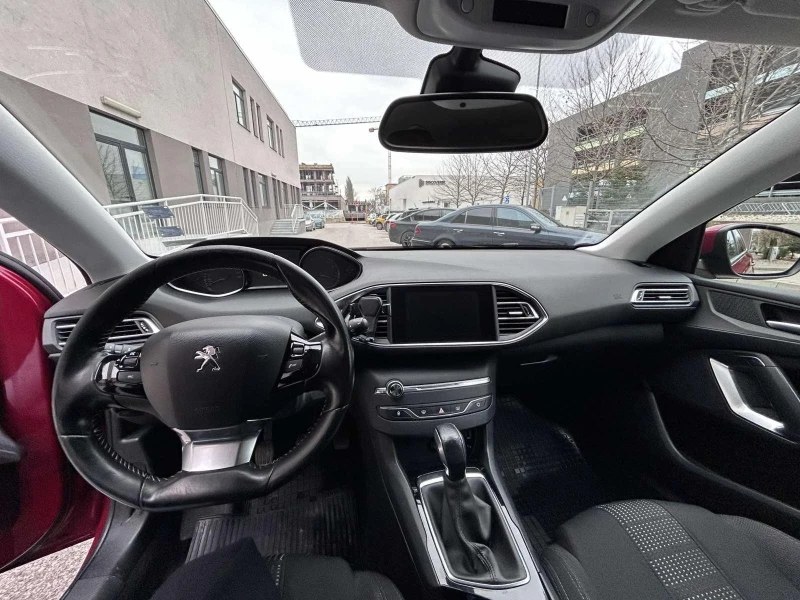 Peugeot 308 ACTIVE PURETECH ГАРАЖНA С ВСИЧКИ ЕКСТРИ , снимка 10 - Автомобили и джипове - 53077453