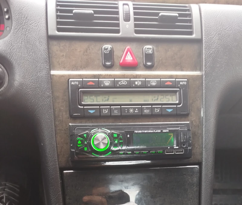 Mercedes-Benz E 200 Kompressor , снимка 7 - Автомобили и джипове - 53293571