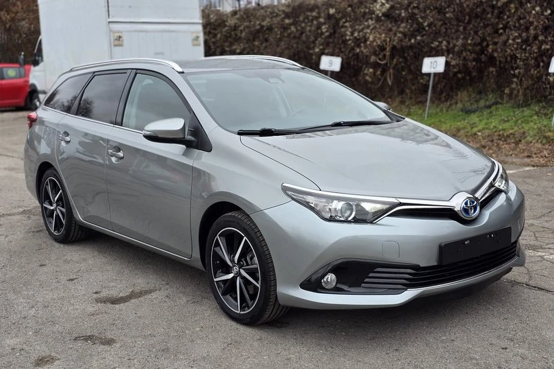 Toyota Auris 1.8 Hybrid - изображение 2