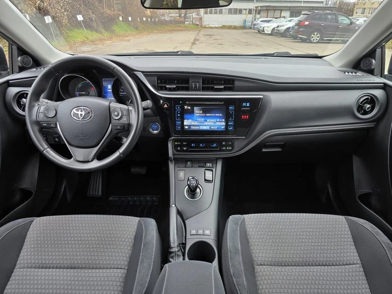 Toyota Auris 1.8 Hybrid - изображение 10