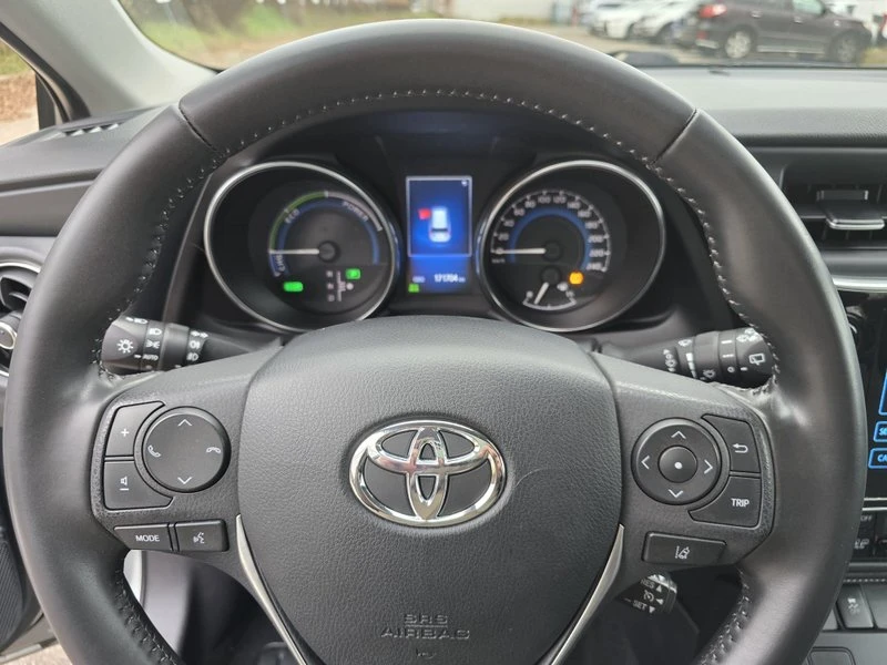 Toyota Auris 1.8 Hybrid - изображение 9